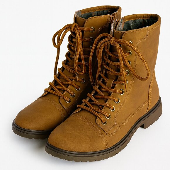 Very G Lace-Up Ankle Boots Women’s Size 7.5 Rugged Sole Preowned - AC077 - Picture 1 of 8